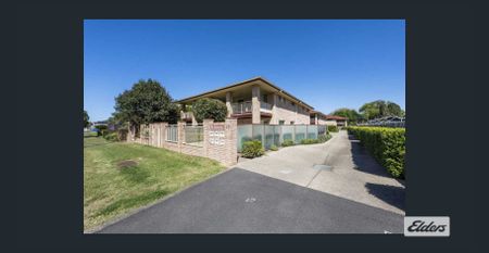 Spacious & Low Maintenance Townhouse - Photo 4