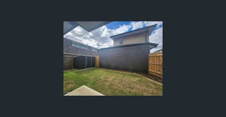 Modern 3-Bedroom Townhouse! - Photo 5