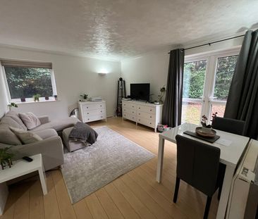 2 bedroom apartment to rent Southwood Court, Pine Grove, Weybridge,... - Photo 6