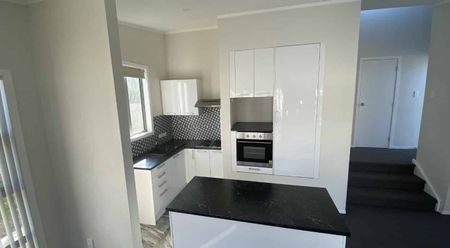 Precious Home in Mangere East - Photo 2