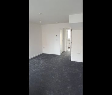 3 Bed Terraced House, Paragon Way, CV6 - Photo 2