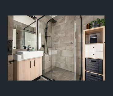 3/5 Dumbarton Street, Reservoir, Vic 3073 - Photo 2
