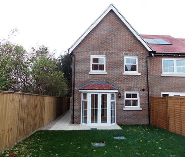 3 bedroom semi-detached house to rent - Photo 5