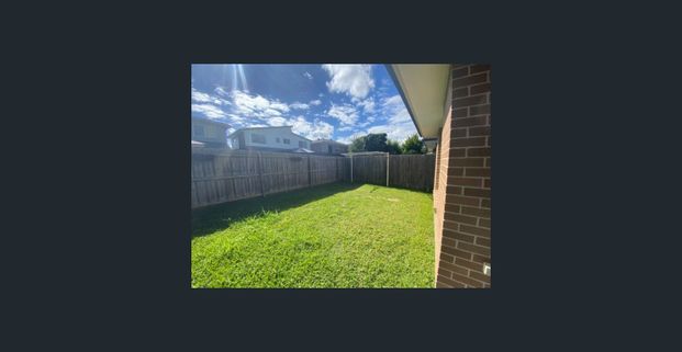 THREE BEDROOM HOME IN GREAT LOCATION! - Photo 1