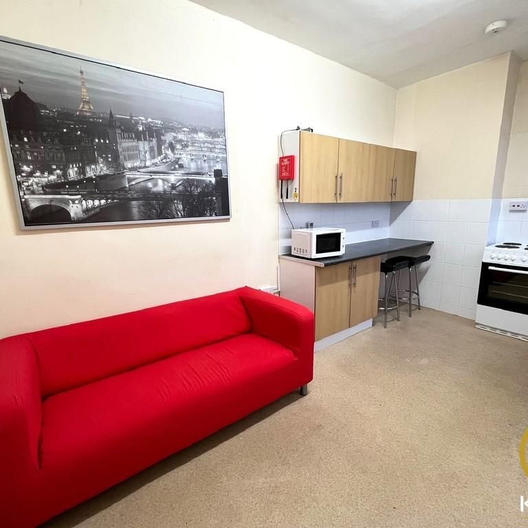 3 bedroom flat to rent - Photo 1