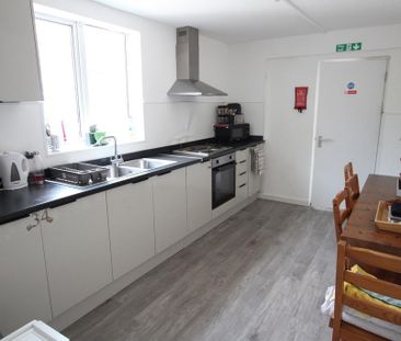 1 bedroom in a house share to rent - Photo 3