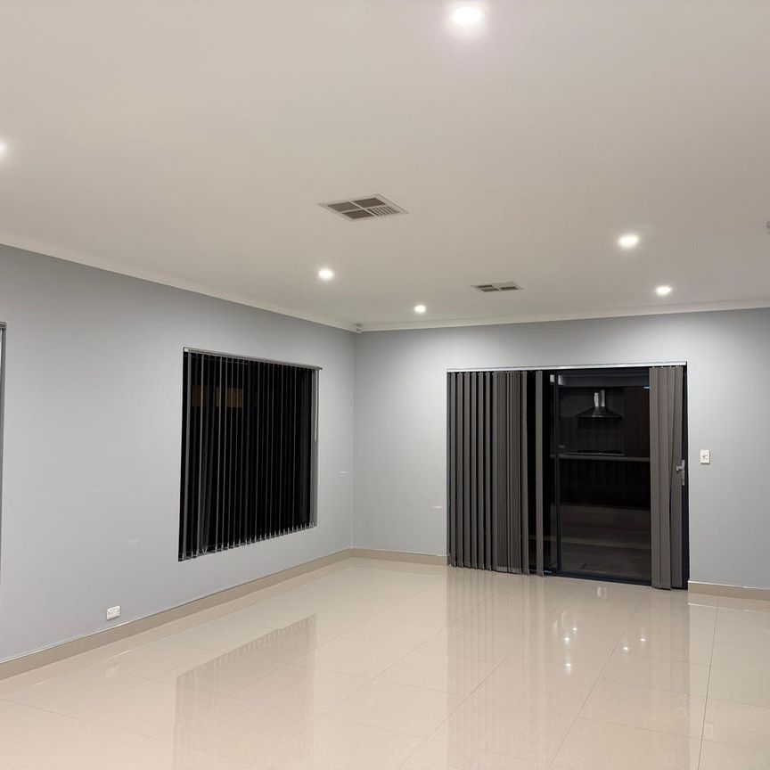 Modern Family Home with Park Views and Premium Finishes ! - Photo 1