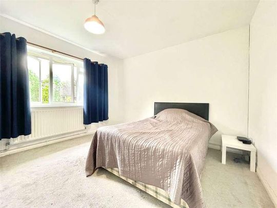 Ray Park Road, Maidenhead, Berkshire, SL6 - Photo 1