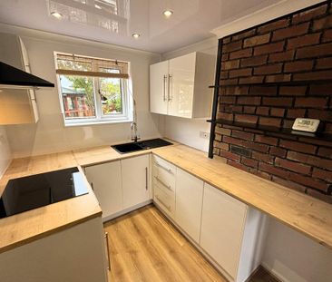 2 bedroom end of terrace house to rent - Photo 5