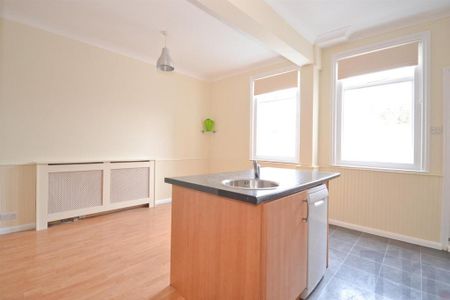 2 bedroom end of terrace house to rent - Photo 4