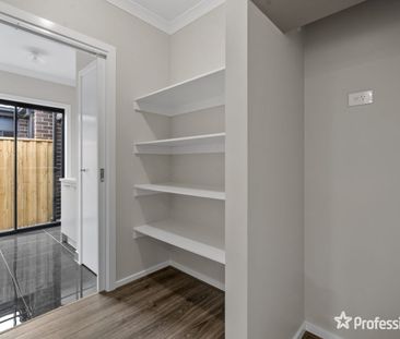 Modern comfort in Bonnie Brook’s booming zone! - Photo 3