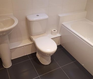 2 bedroom coach house to rent - Photo 4