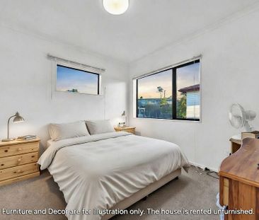 Hilltop family home with stunning views ! - Photo 4