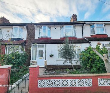 3 bedroom flat to rent - Photo 2