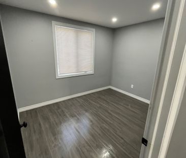 For Lease - 259 Tiffin Street, Barrie, Ontario - Photo 2