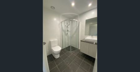 Modern, Light-Filled Apartment in the Heart of Penshurst – Pet Friendly! - Photo 2