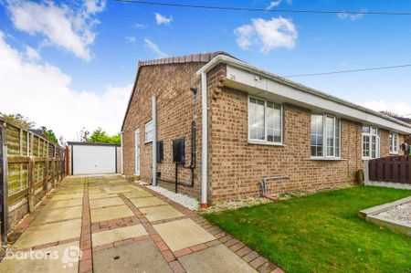 2 bedroom semi-detached bungalow to rent - Photo 3