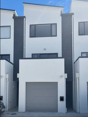 MANGERE BRIDGE, 3 BEDROOMS - Photo 2