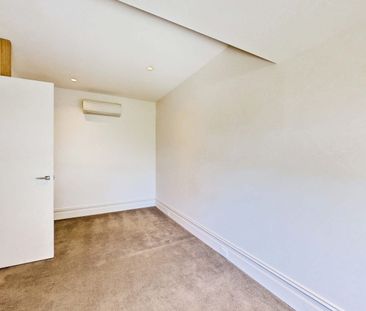 Victorian Charm With Modern Comfort - Photo 2