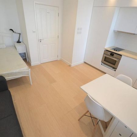 Studio to rent - Photo 3