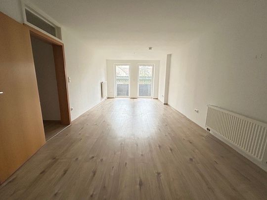 Charmante 3-Zimmer Wohnung mit offener Küche und Bad mit Wanne in Hochparterre mit Balkon - Photo 1