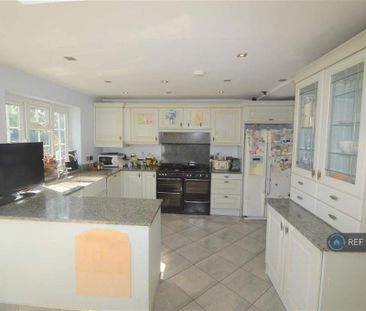 4 bedroom semi-detached house to rent - Photo 2