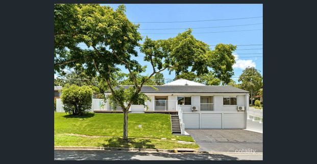 Bright & Cozy 2-Bedroom Apartment with Washer & Fridge Included -– 3/44 Alpha Street, Taringa QLD 4068 - Photo 1