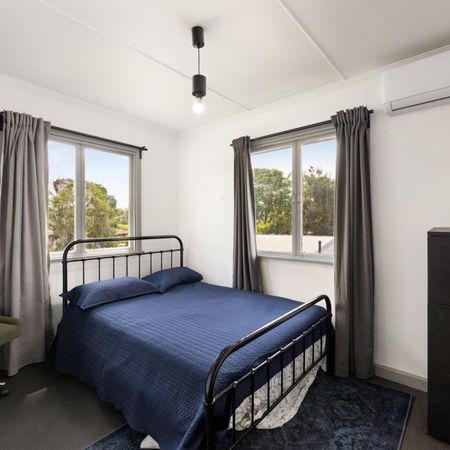 In Mansfield State High Catchement: Spacious 3-Bedroom Family Home in Mount Gravatt East - Photo 3