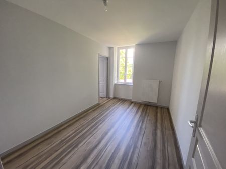 Location Appartement 4 pièces 99m² BARAQUEVILLE 12160 - Photo 2