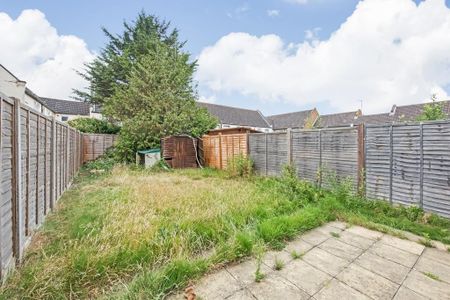 2 bedroom end of terrace house to rent - Photo 4