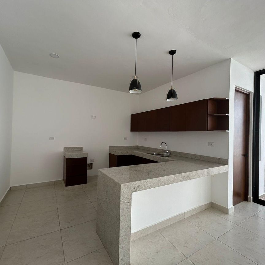 Townhouse de 2 recámaras, sin amueblar, con alberca, en zona norte. - Photo 1