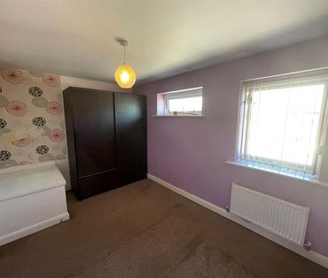 2 bedroom end of terrace house to rent - Photo 5