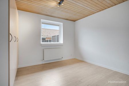 Hyggeligt rækkehus i Skt Klemens med egen have og parkeringsplads - Photo 2