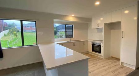 Stunning 3 Bedroom Home in Mount Wellington! N... - Photo 3