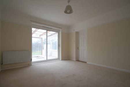 3 bedroom bungalow to rent Elms Avenue, Great Shelford, Cambridge, CB22 - Photo 2