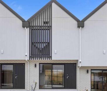 Stylish & Contemporary 2 Bed! - Photo 3