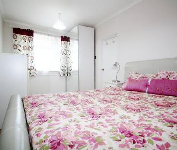 4 bedroom end of terrace house to rent - Photo 5