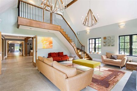 A beautifully designed family home - Photo 3