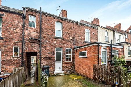 2 bedroom terraced house to rent - Photo 2