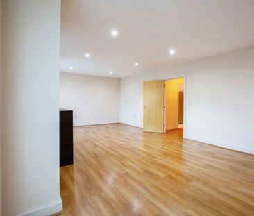 2 Bed Flat, Hither Green Lane, SE13 - Photo 3