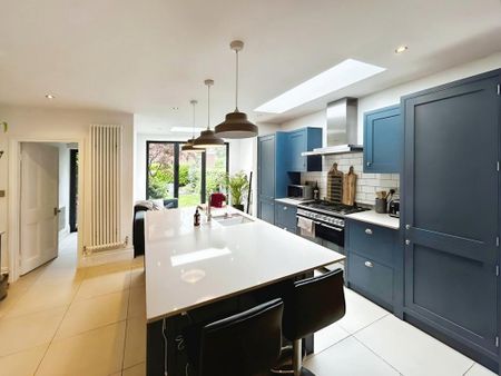 3 bedroom semi-detached house to rent - Photo 5