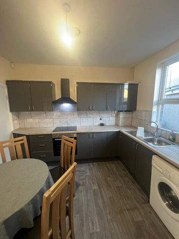4 Bed Terraced House, Sheffield, S8 - Photo 3