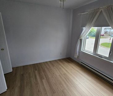 3½, propre, tranquille et près de tous les services. - Photo 3
