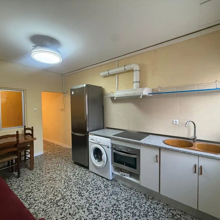 Moncada - Photo 1