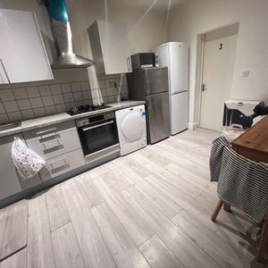 Room in a Shared House, London, N17 - Photo 2