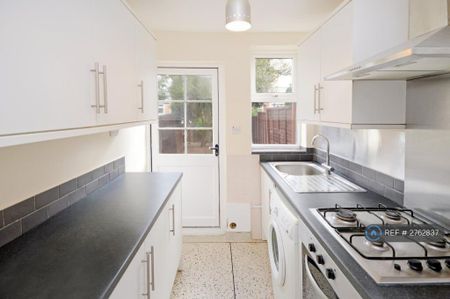 4 bedroom end of terrace house to rent - Photo 4