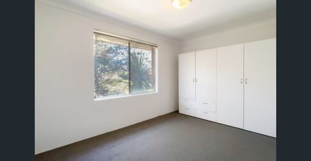 Top-Floor Two-Bedroom Unit Moments from the Beach - Photo 3