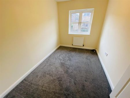 4 bedroom semi-detached house to rent - Photo 4