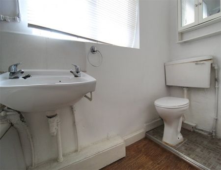 1 Bedroom Apartment To Let - Photo 4