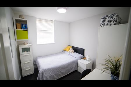 6 Bed Semi-Detached House, Albert Edward Road, L7 - Photo 3